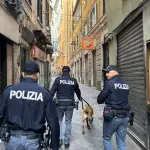 Genova, controlli della Polizia di Stato nel centro storico: chiuso un esercizio in via Prè
