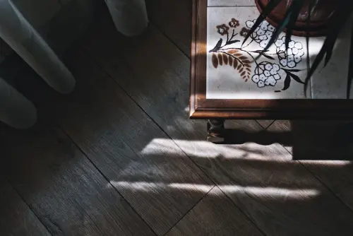 Parquet scuro o chiaro: differenze estetiche e pratiche da conoscere
