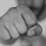 Genova, rissa in un bar degenera in aggressione agli agenti: tre arresti della Polizia di Stato